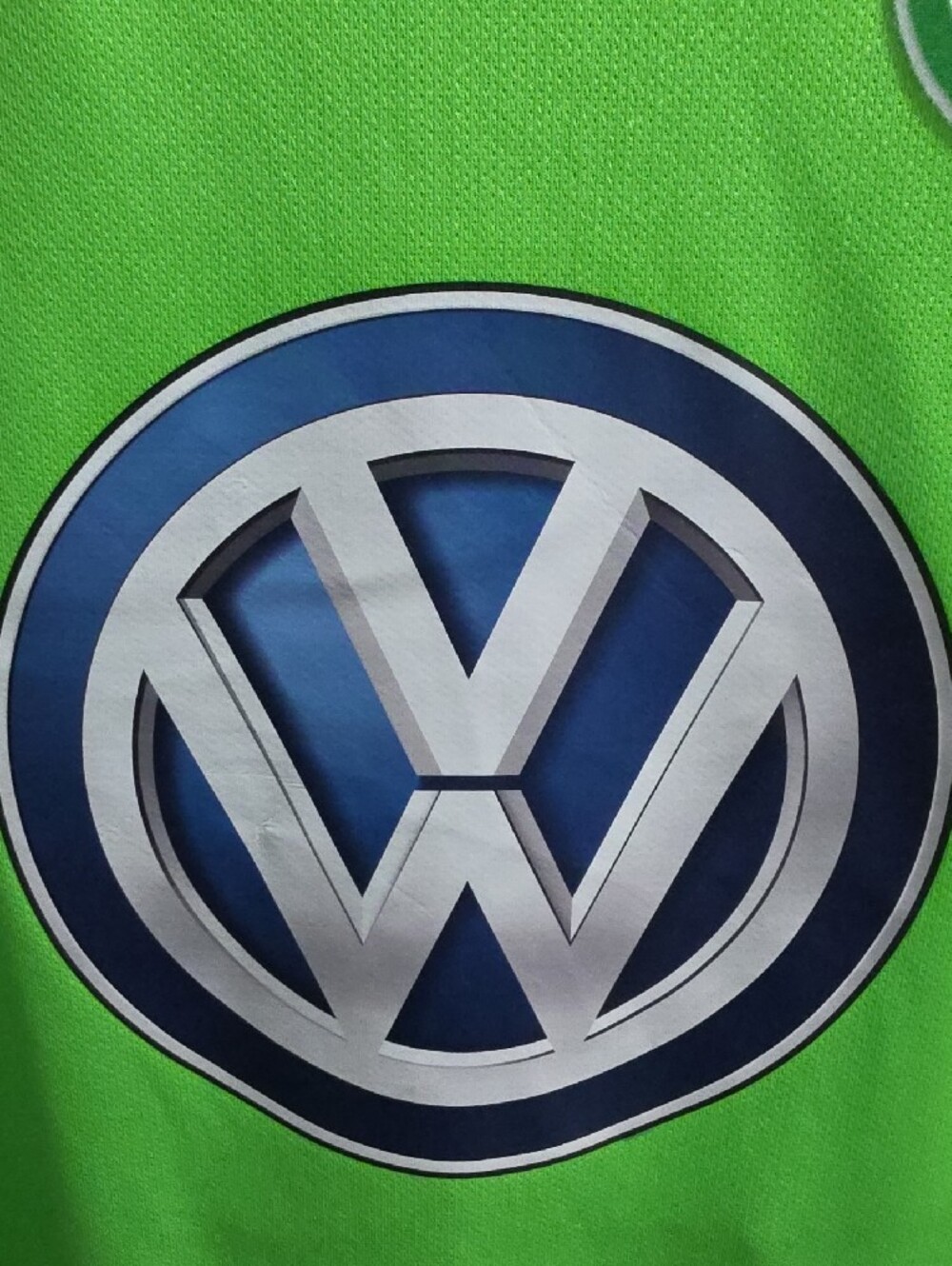 Nike Men's Green VfL Wolfsburg Home Jersey with Volkswagen Logo - Picture 4 of 11